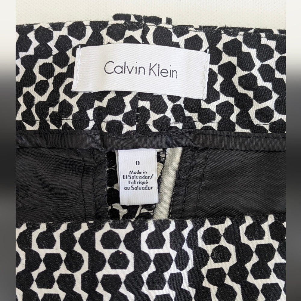 Calvin Klein EUC Stretchy Pants Women’s Sz 0 Black and White Geometric Slacks - Picture 11 of 11